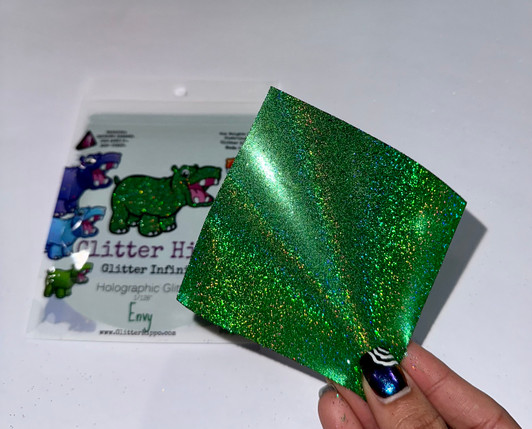 Holographic Glitter - Envy
Applied on Black surface