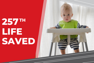 Maluch w wysokim krzesełku to 257. uratowane życie