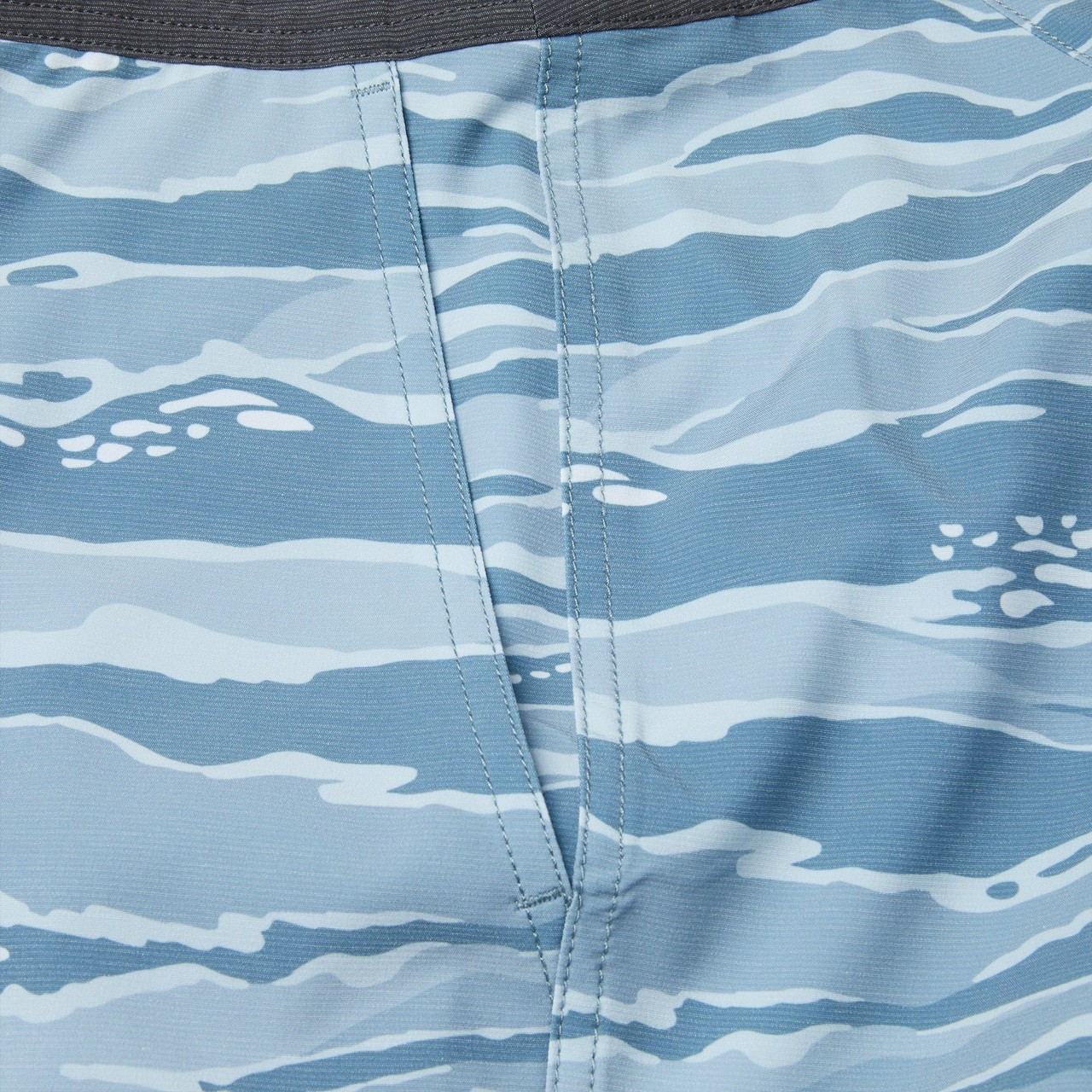 1001261003 Pelagic Ledge Wahoo Camo 18" Boardshorts - Petrol
