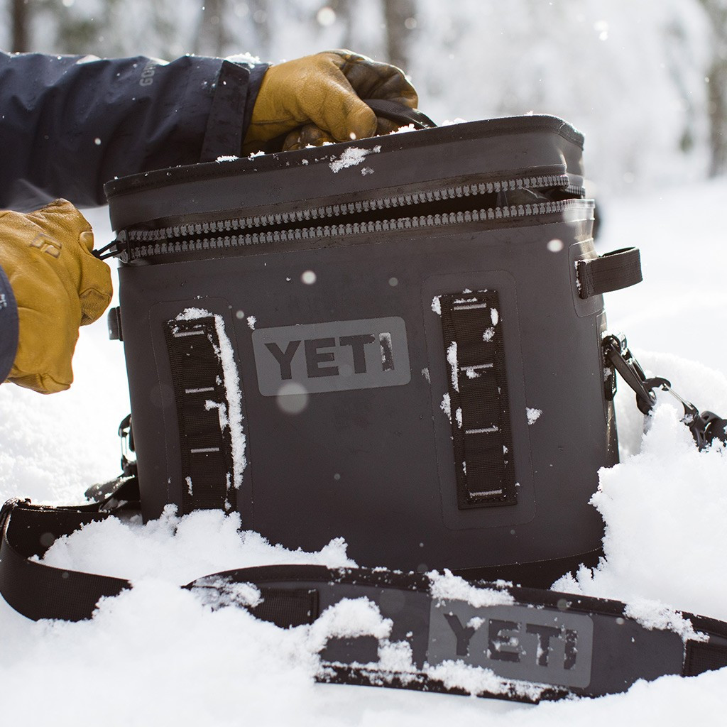 18060131423 Yeti Hopper Flip 12 Soft Cooler Charcoal