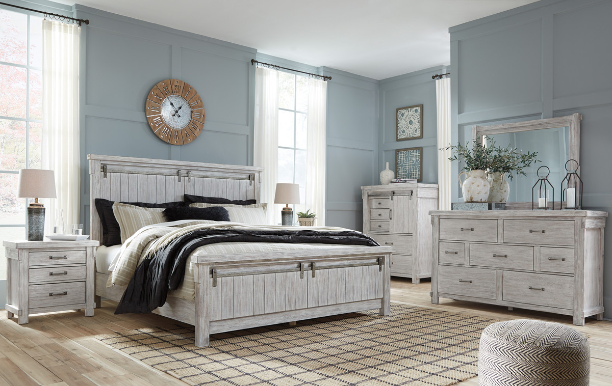 Brashland Queen Panel Bedroom Set In White 