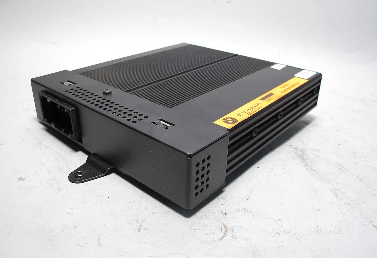 BMW Z3 Roadster HK Harman/Kardon Factory Trunk Amplifier 2000-2002