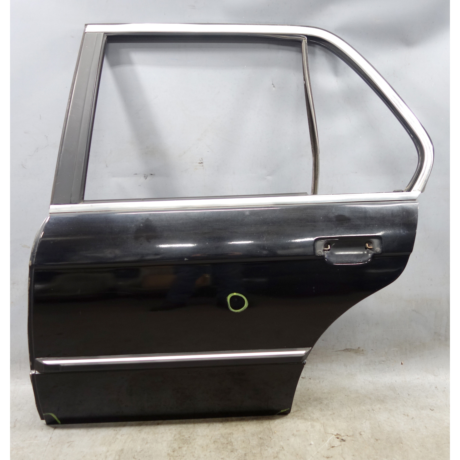 1985-1991 BMW E30 3-Series Sedan Left Rear Door Shell Schwarz