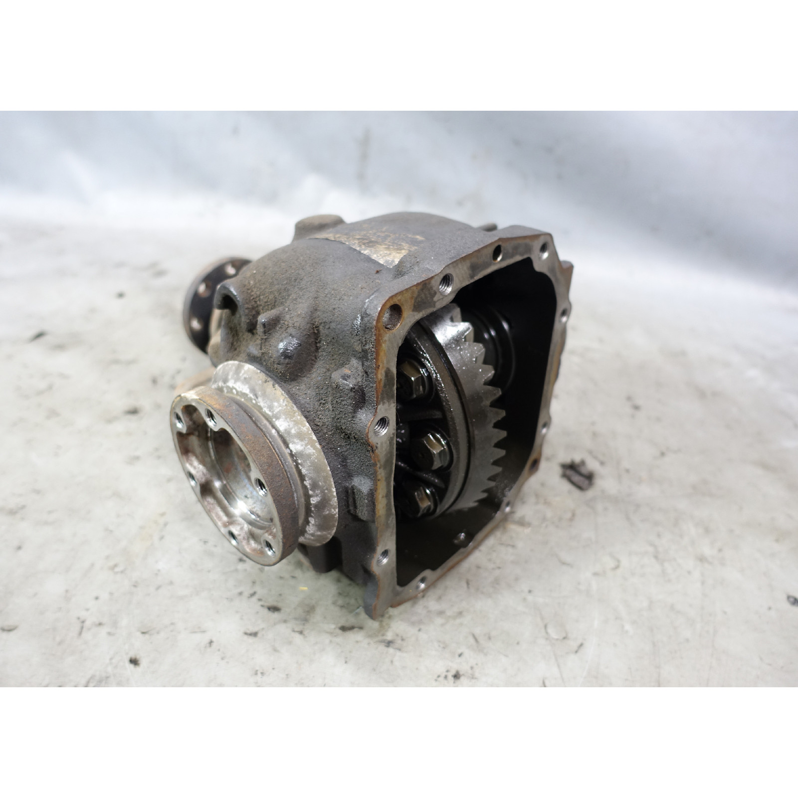 2003-2005 BMW E85 Z4 M54 Rear Final Drive Differential Carrier