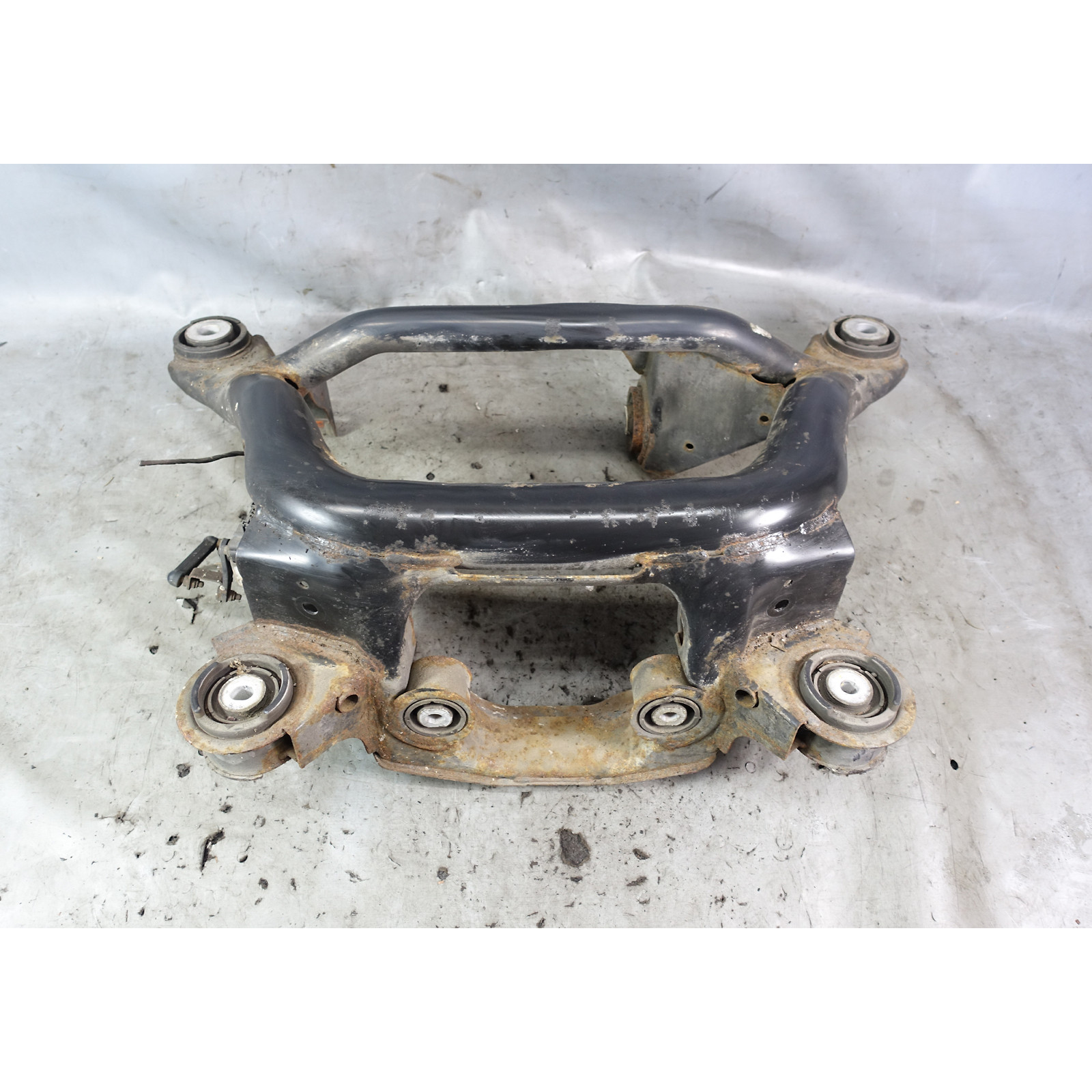 2003-2008 BMW E85 Z4 Roadster Rear Sub Frame Axle Carrier Cradle