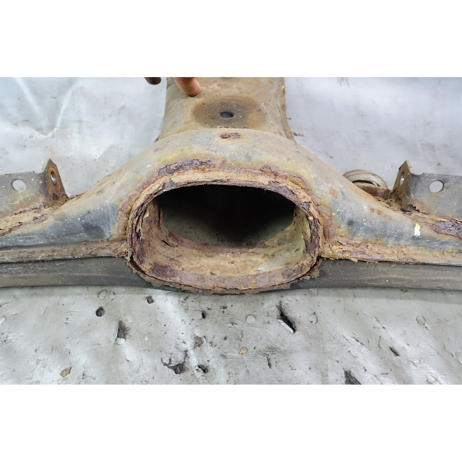 84-93 BMW E30 3-Series Factory Rear Axle Sub Frame Axle Carrier Cross ...