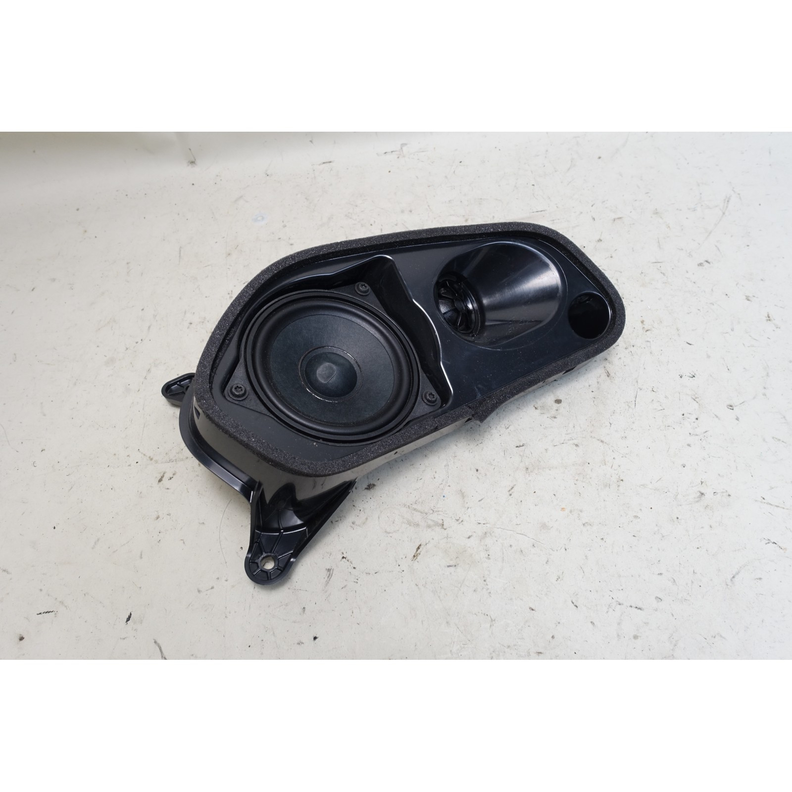 Damaged 19-25 BMW G07 X7 Factory Left Rear Harman/Kardon D- Pillar