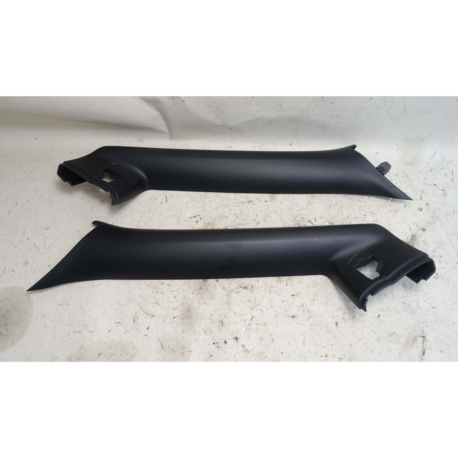 パーツ b.m 2003-2008 BMW E85 Z4 Roadster A-Pillar Windshield Column Trim