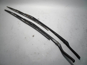 BMW E53 X5 SAV Front Windshield Wiper Arm Pair Left Right 2000-2006 USED OEM