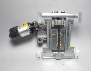 BMW E39 5-Series E39 Right Front Headrest Adjustment Motor 1996-1999 USED OEM