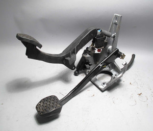 2001-2002 BMW Z3 5-Speed Clutch Pedal Box with Master Cylinder Factory OEM