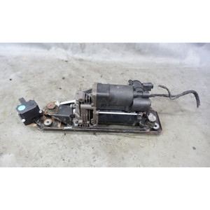 Damaged 06-10 BMW E61 5-Series Touring Wagon Rear Axle Levelling Air Pump OEM