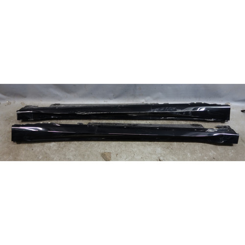 Damaged 24-25 BMW U10 X2 M-Sport Side Skirt Rocker Panel Pair Black OEM