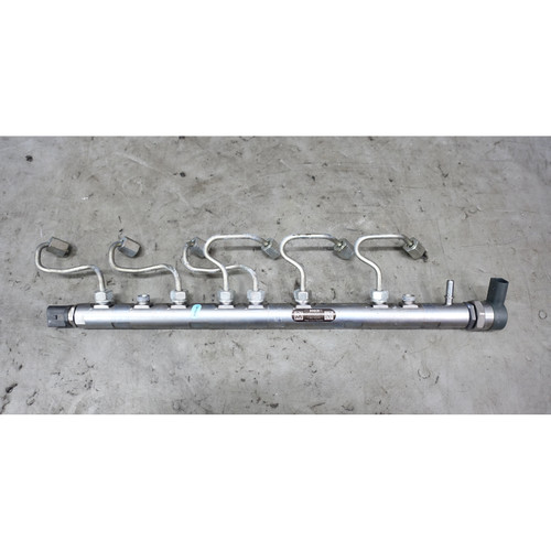 14-18 BMW F10 535d F15 X5 35d N57 6-Cyl Diesel Engine Fuel Accumulator Rail OEM