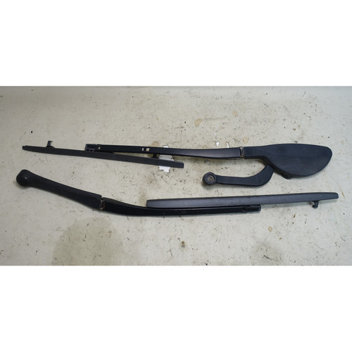 Damaged BMW E39 5-Series Windshield Wiper Arm Set Left Right 1997-2003 OEM