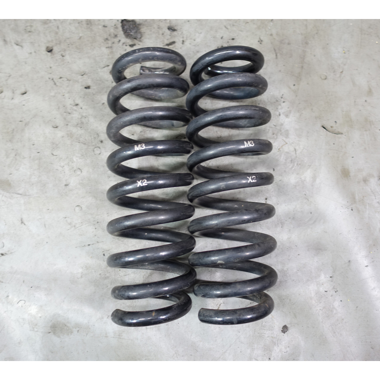 08-13 BMW E90 E92 E93 M3 OEM Rear Axle Coil Spring Pair Left