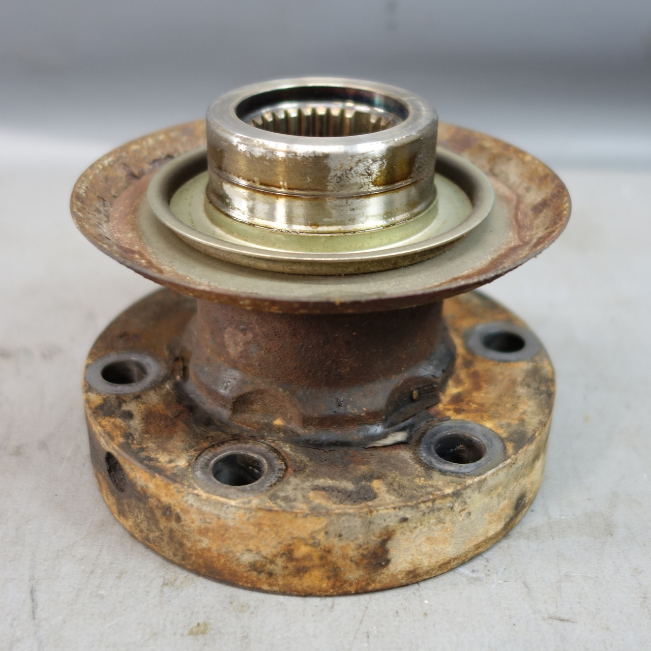 1997-2003 BMW E39 540i Rear Differential Input Inlet Flange for
