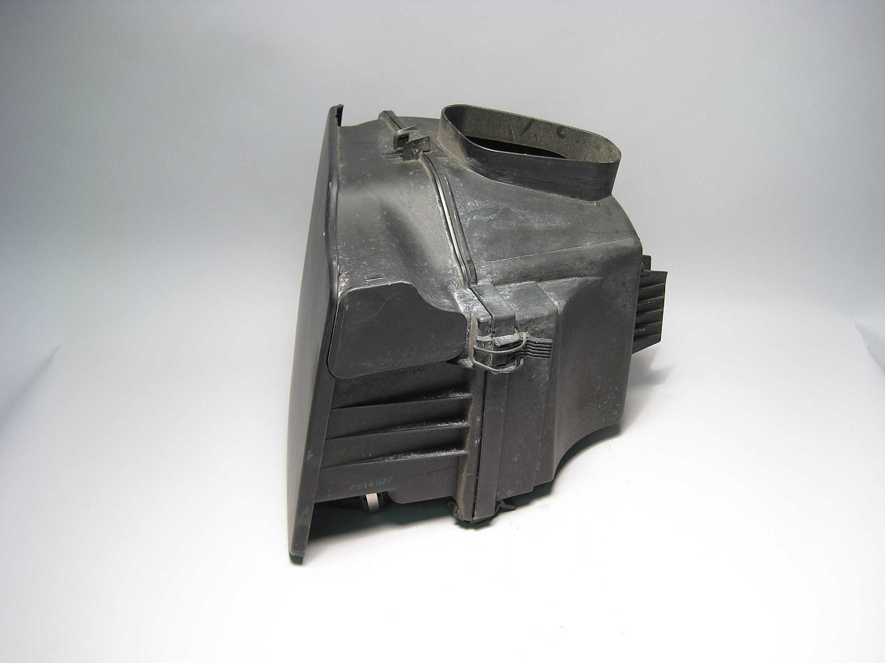 2003-2005 BMW Z4 E85 2.5i Air Filter Box Intake Muffler Housing