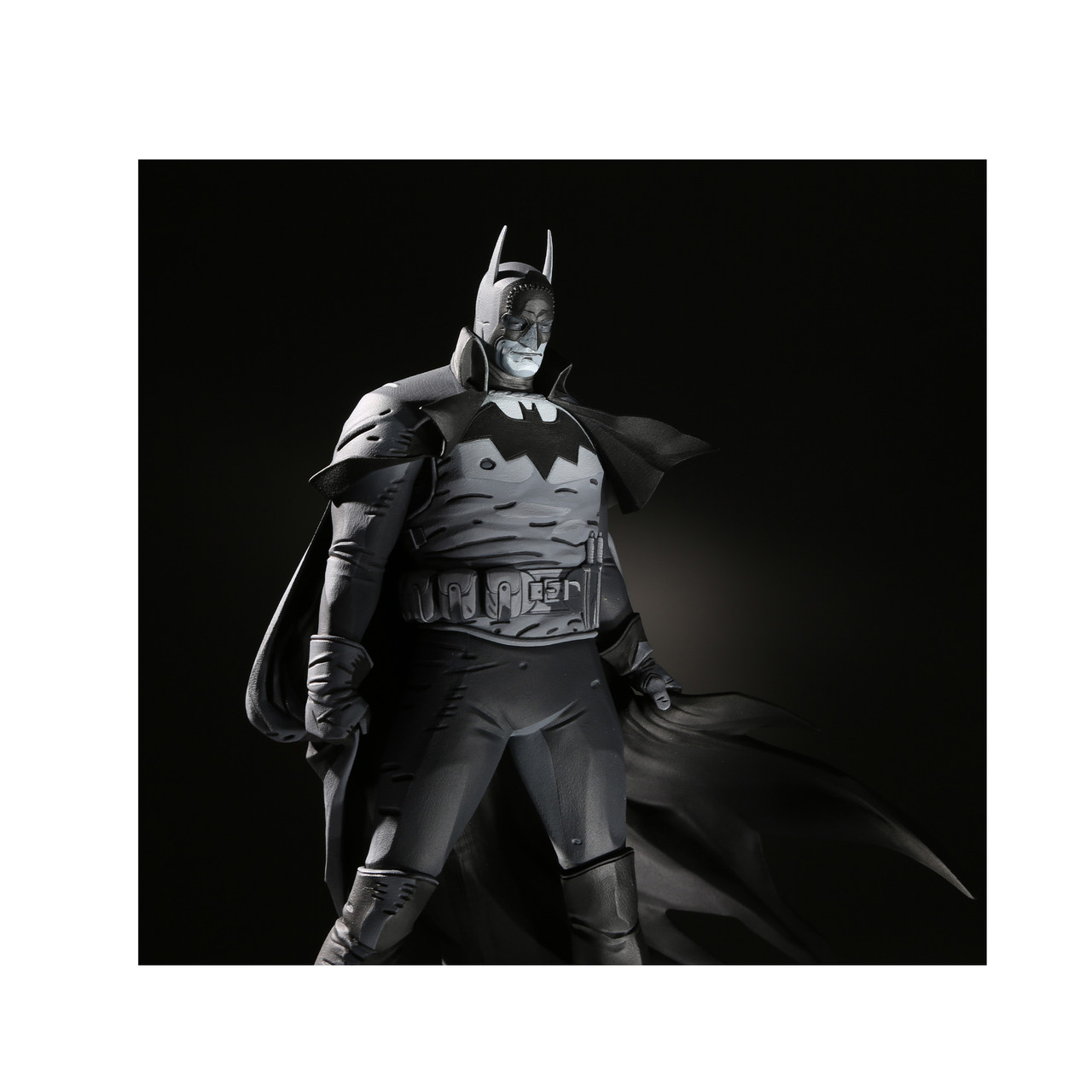 Batman Black & White: Batman by Mike Mignola 1:10 Resin