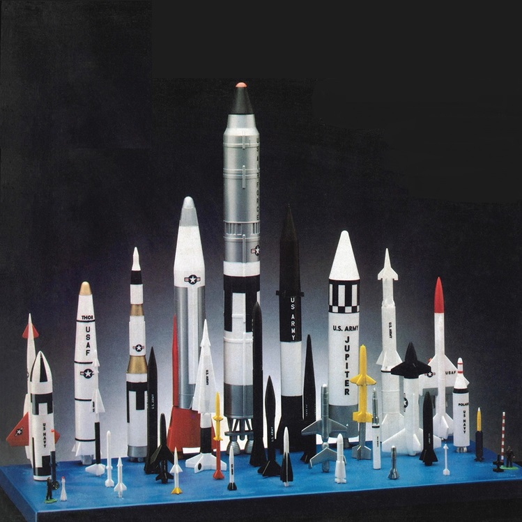Atlantis Plastic Model US Space Missiles 1:128 ALM M6871