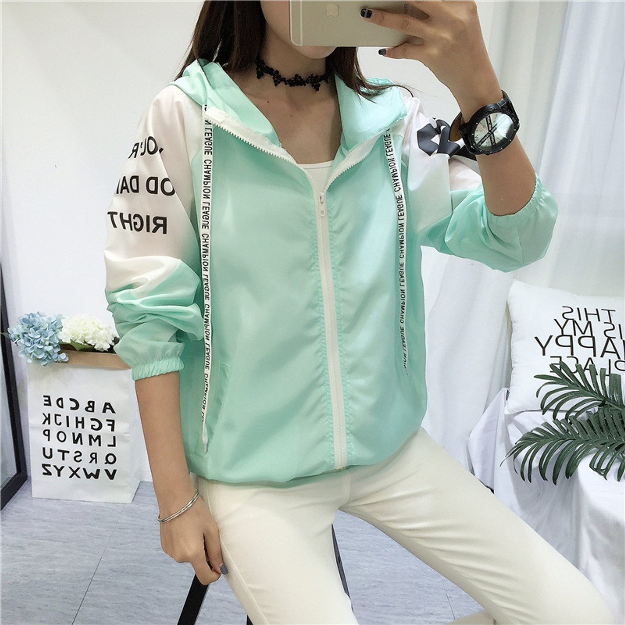 Thin windbreaker store jackets womens