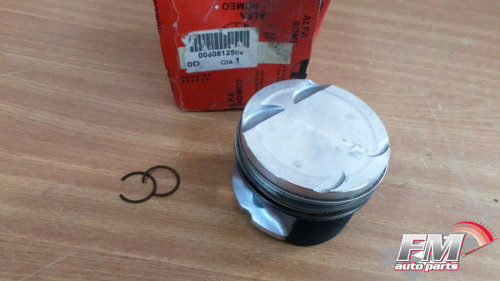 Piston fits Alfa Romeo 146 156 60812502 Genuine View Front