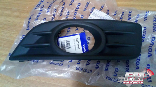 Front Trim Fog Light Left fits Volvo V50 30779100 Genuine View Front