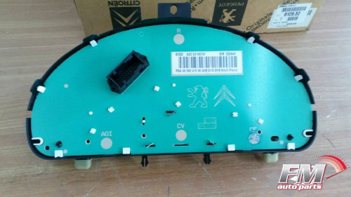 Instrument Cluster fits Peugeot 1007 610652 Genuine View Right