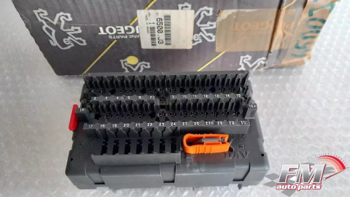 Fuse Box fits Peugeot Citroen Xsara Berlingo 6500J3 9621492680 Genuine View Front