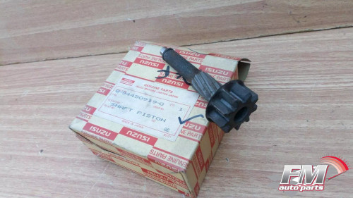 Starter Gear Shaft fits Isuzu Chevrolet LUV Pickup TF 8944509190 Genuine View Front