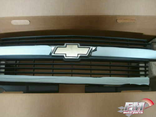 Grille Front fits Chevrolet Blazer 4.3 15015045 Genuine View Rear