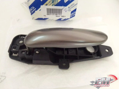 Interior Door Handle Front Left fits Fiat Stilo 71719111 Genuine View Front