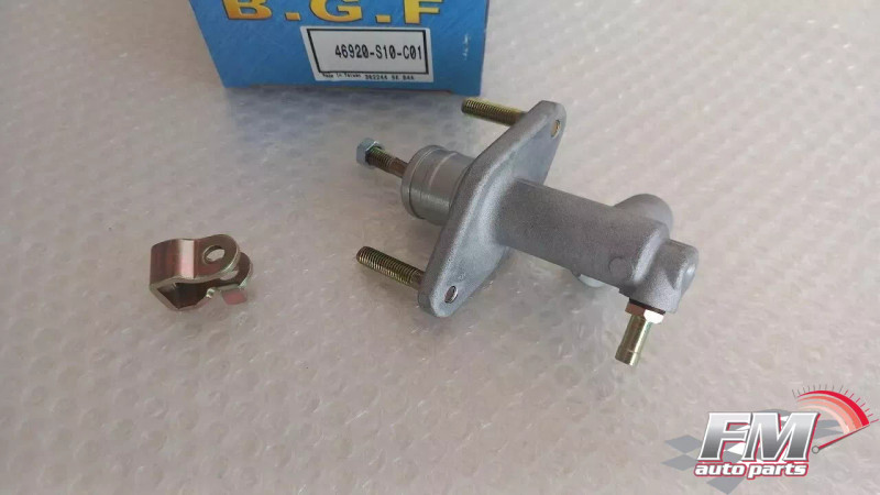 Clutch Master Cylinder LHD fits Honda CRV RD1 RD3 46920-S10-C01 View Rear