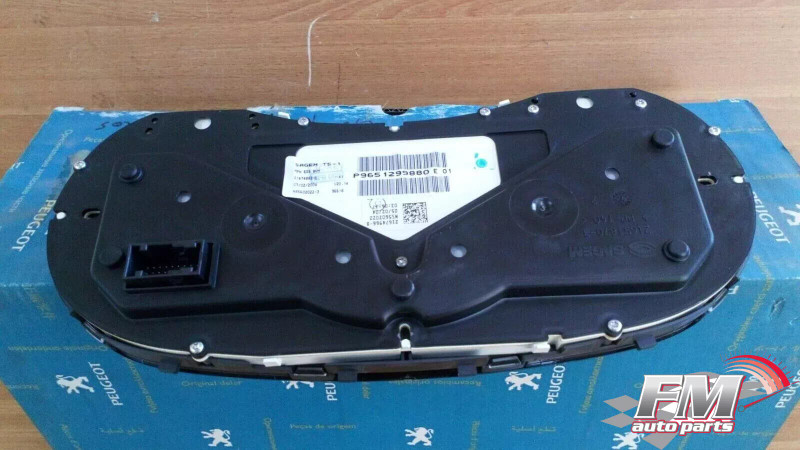 Instrument Cluster fits Peugeot 307 6104ZQ Genuine View Right