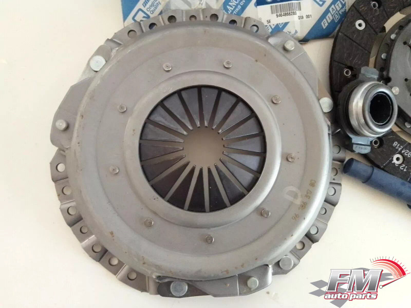 Clutch Kit fits Fiat Scudo Citroen Dispatch Peugeot Expert 215mm 9464866280 View Right