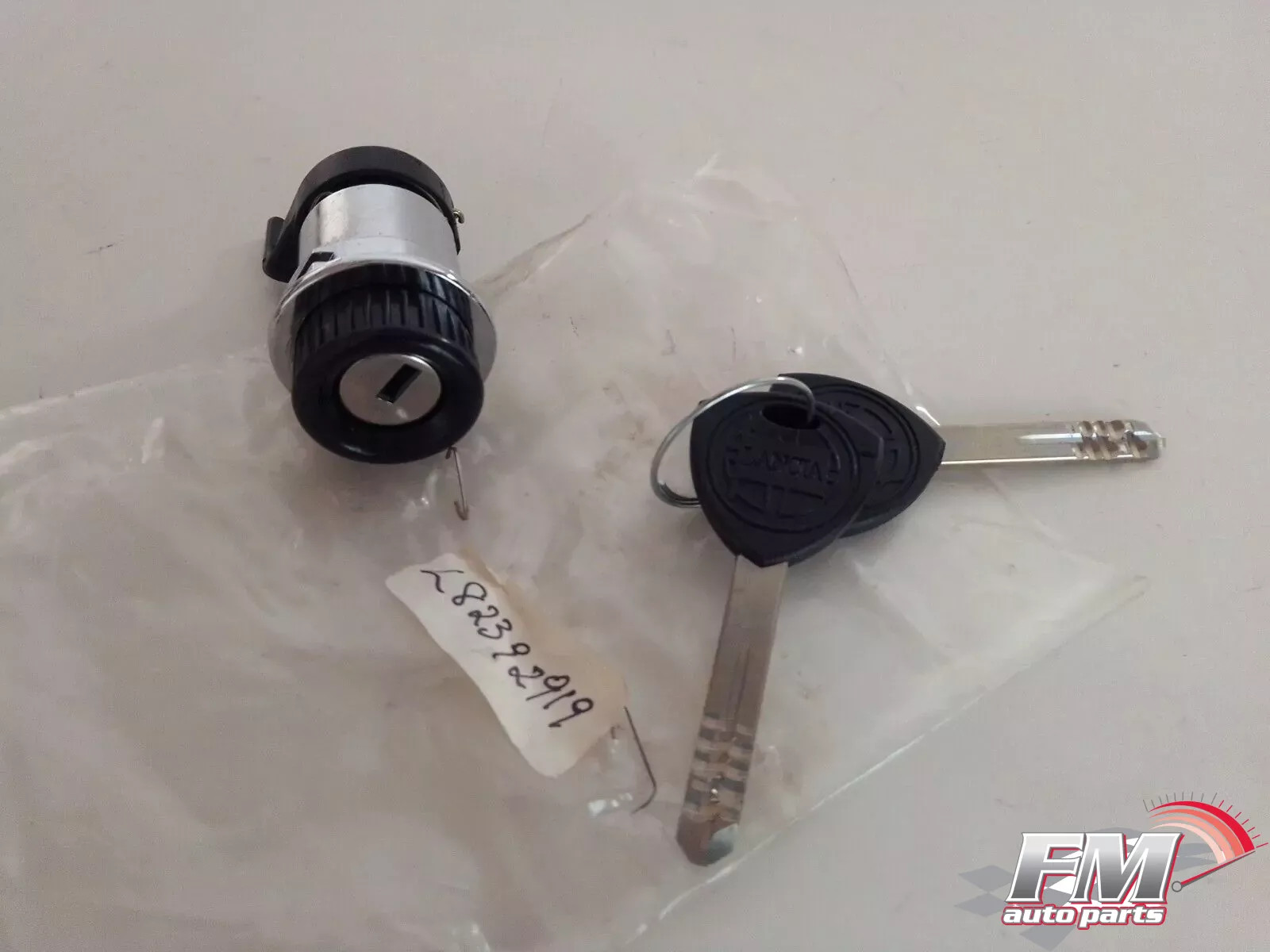 Lock fits Lancia Prisma 82392919 Genuine Lock fits Lancia Prisma 82392919 Genuine