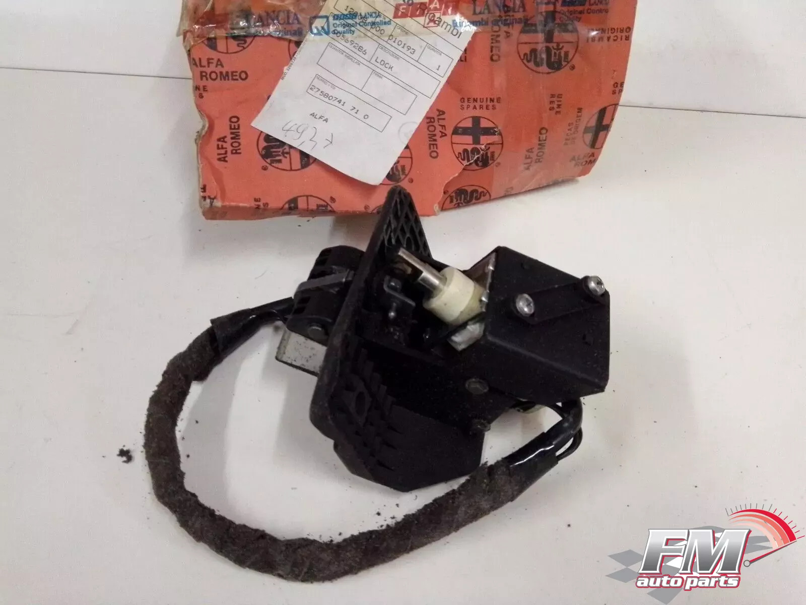 Trunk Lock Boot fits Alfa Romeo 155 60569286 Genuine Trunk Lock Boot fits Alfa Romeo 155 60569286 Genuine