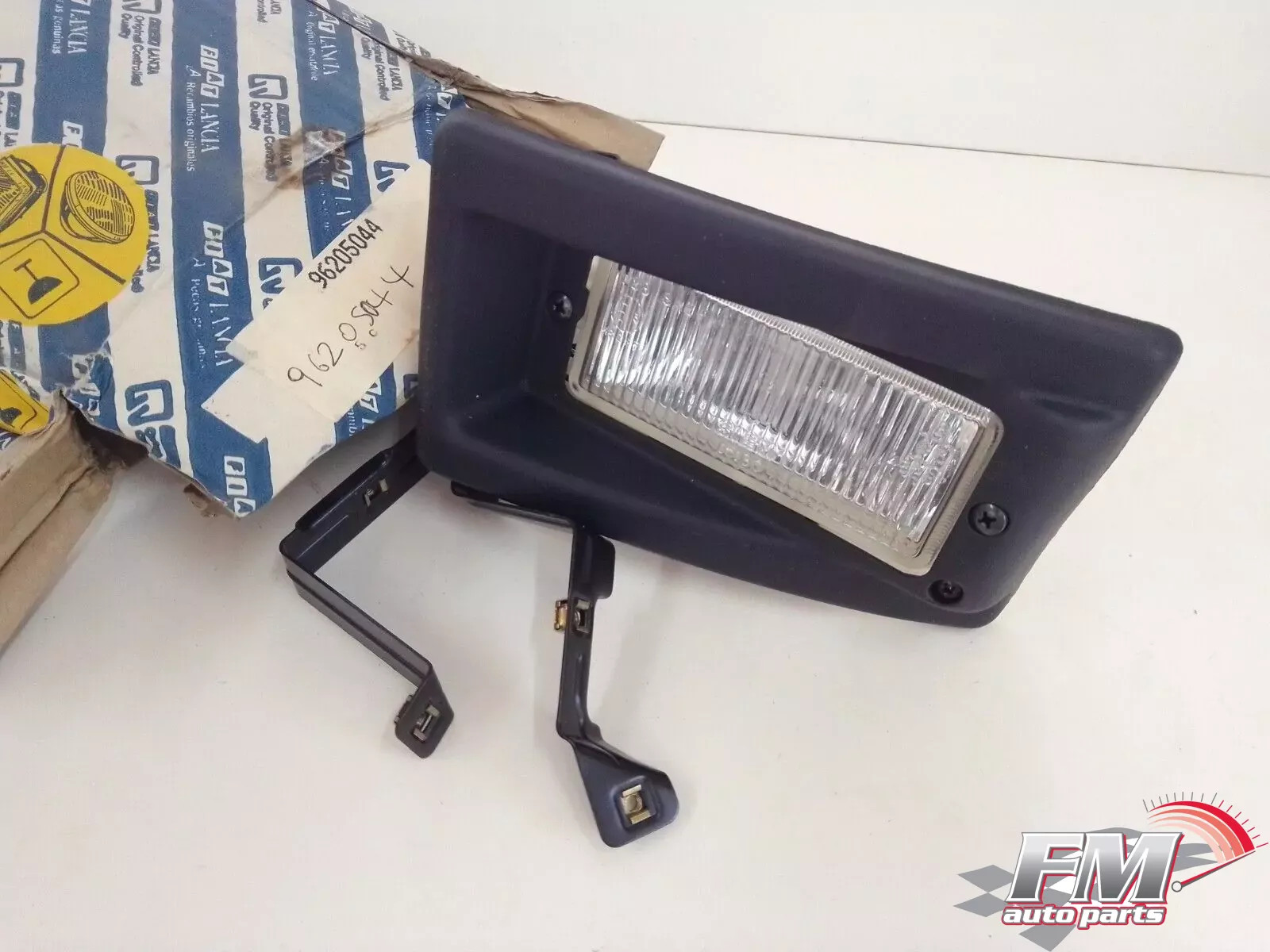 Fog Light Front Left fits Fiat Ducato Peugeot Citroen 96205044 Genuine Fog Light Front Left fits Fiat Ducato Peugeot Citroen 96205044 Genuine