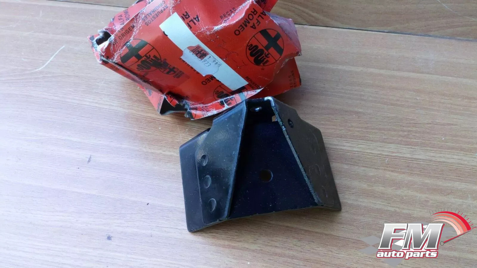 Engine Mount Bracket fits Alfa Romeo 145 146 60583923 Genuine Engine Mount Bracket fits Alfa Romeo 145 146 60583923 Genuine