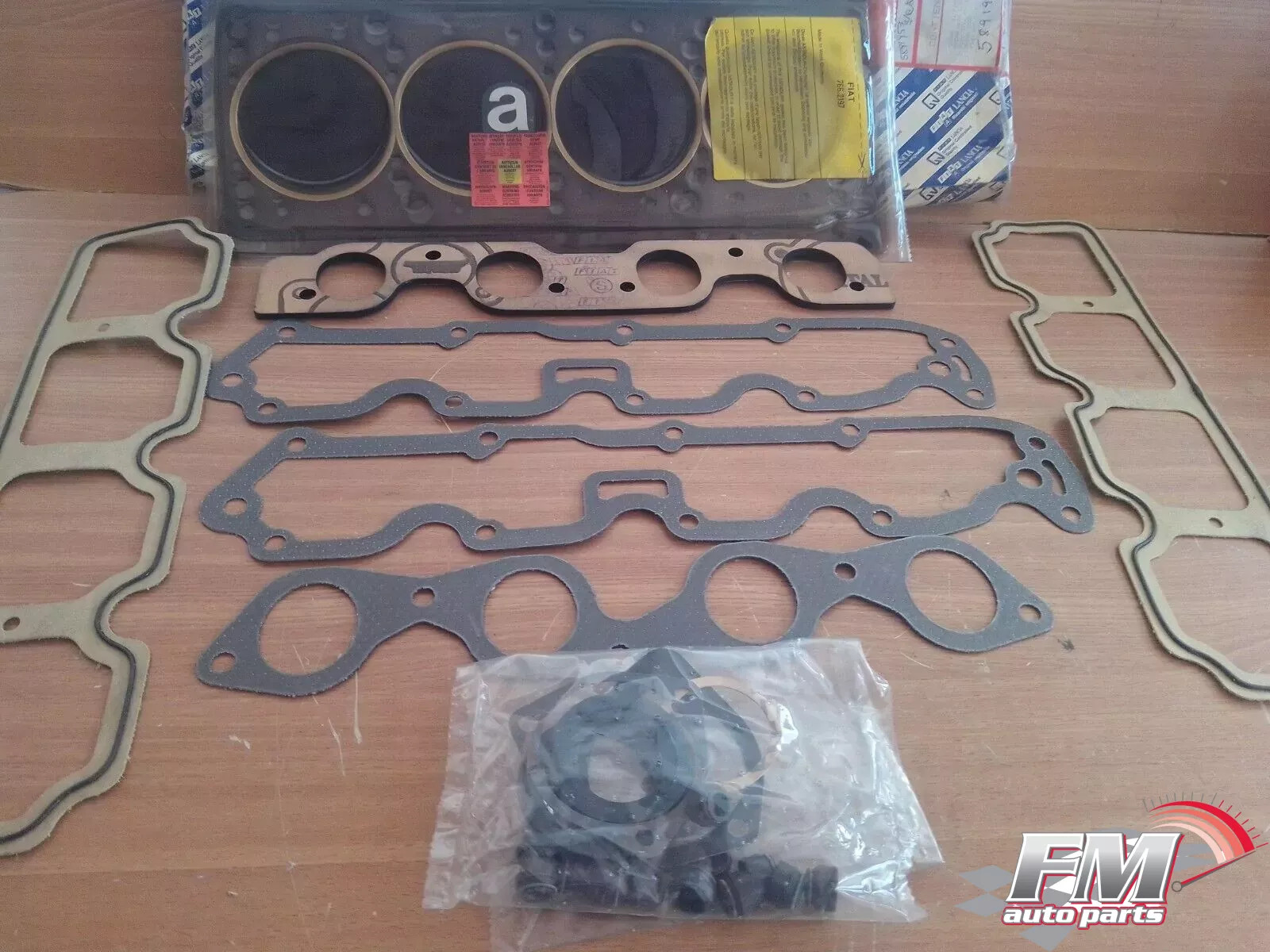 Head Set Gaskets Kit fits Fiat Croma Lancia Thema 2.0 IE 5882328 Genuine 5891953 Head Set Gaskets Kit fits Fiat Croma Lancia Thema 2.0 IE 5882328 Genuine 5891953