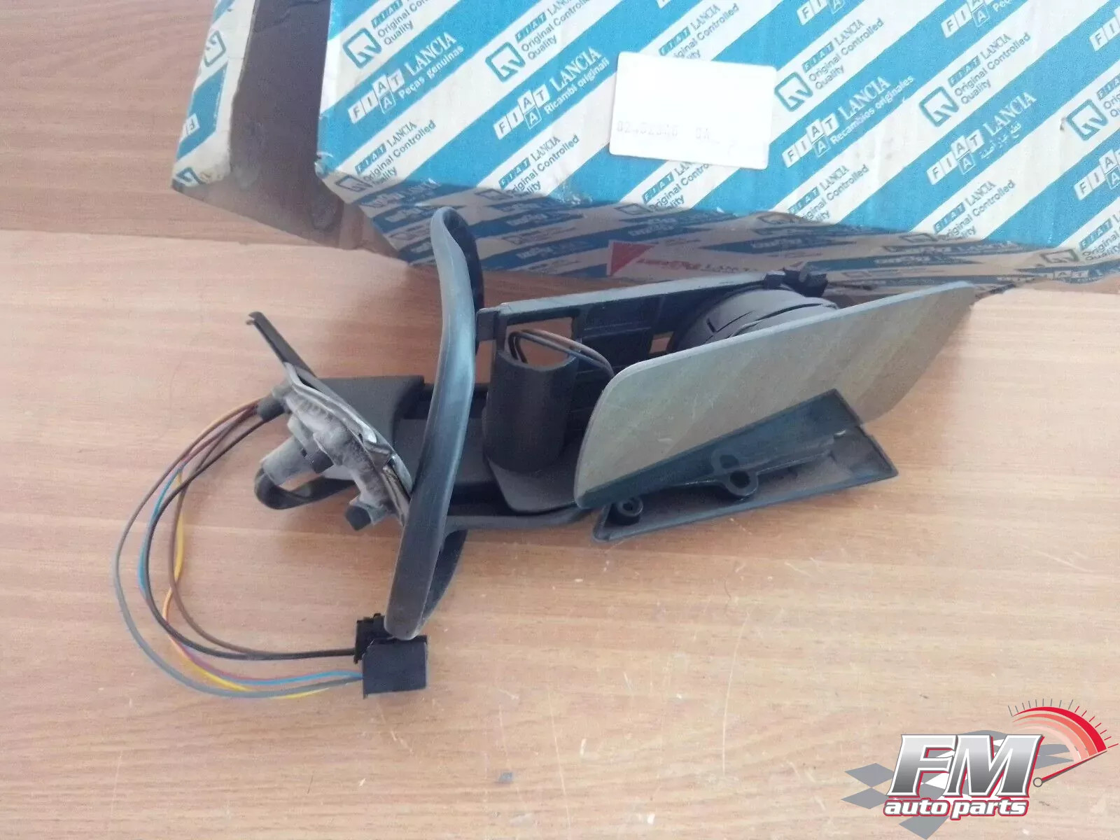Wing Mirror Right RHD less cover fits Lancia Dedra 82452340 Genuine Wing Mirror Right RHD less cover fits Lancia Dedra 82452340 Genuine