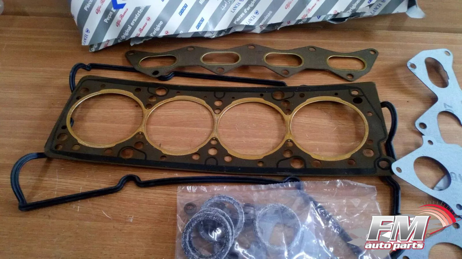 Head Set Gaskets kit fits Lancia Thema 5892357 Genuine