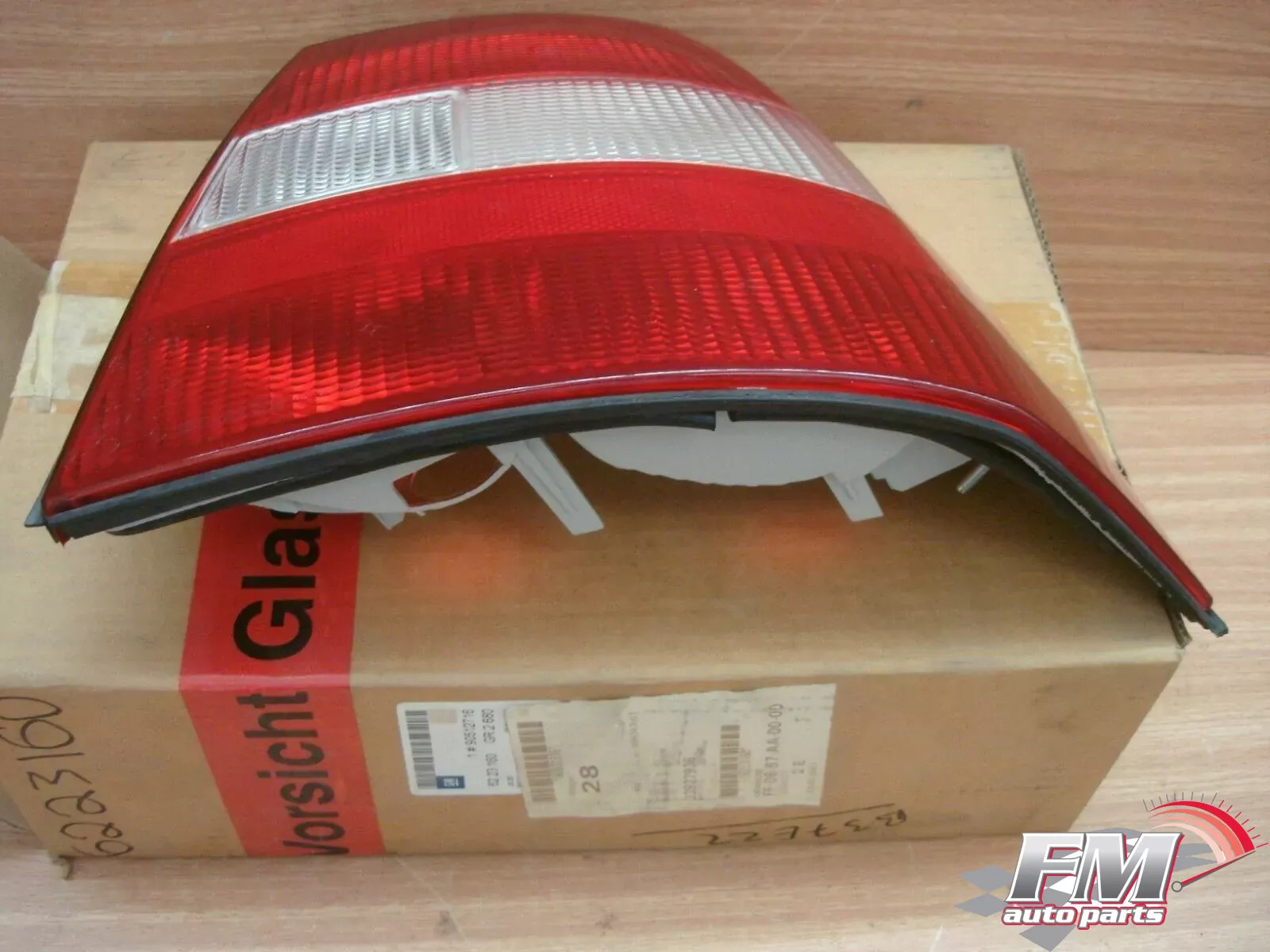 Tail Light Right fits Opel Vauxhall Vectra B 90512716 Genuine Tail Light Right fits Opel Vauxhall Vectra B 90512716 Genuine
