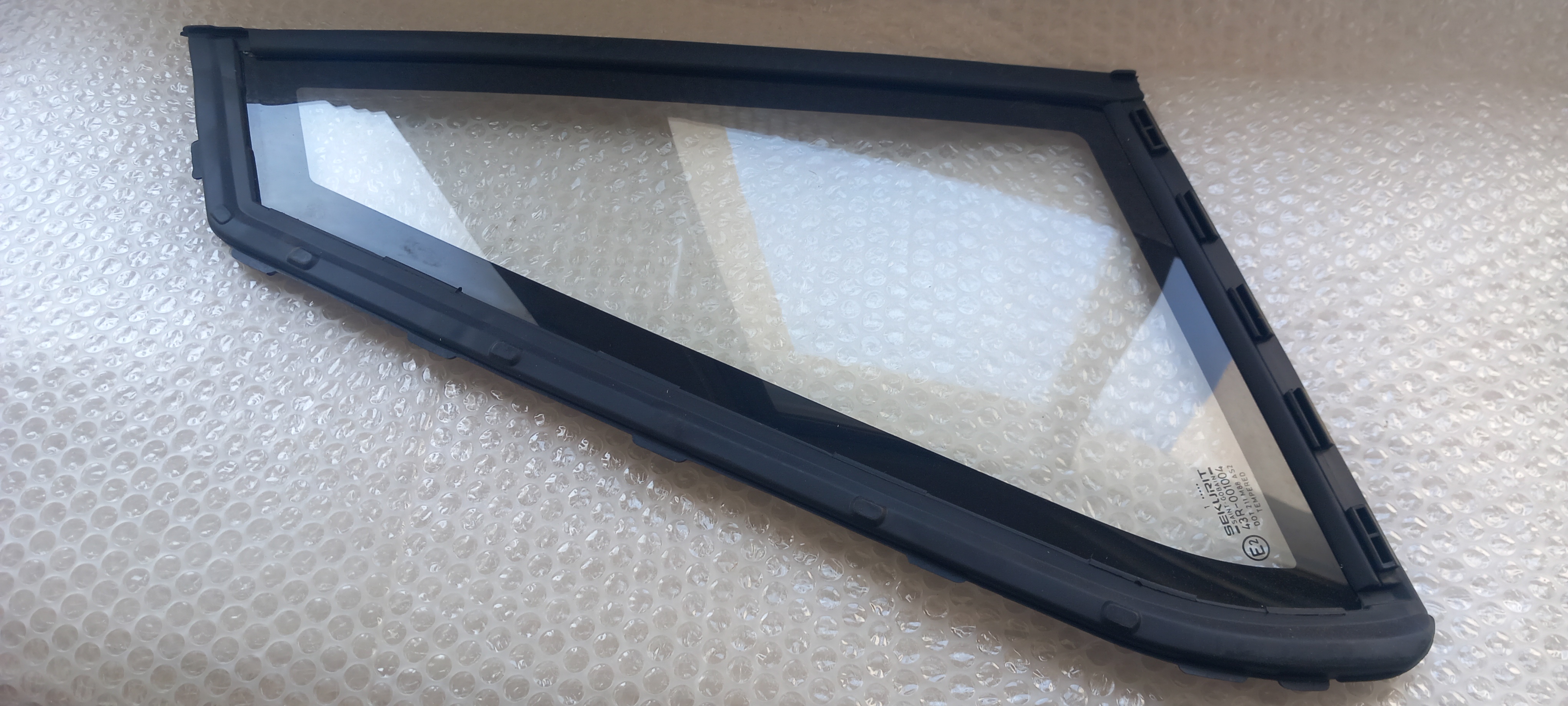 Window Rear Quarter Fixed Right Clear fits Opel Corsa A Vauxhall Nova Genuine 90138326 Window Rear Quarter Fixed Right Clear fits Opel Corsa A Vauxhall Nova Genuine 90138326