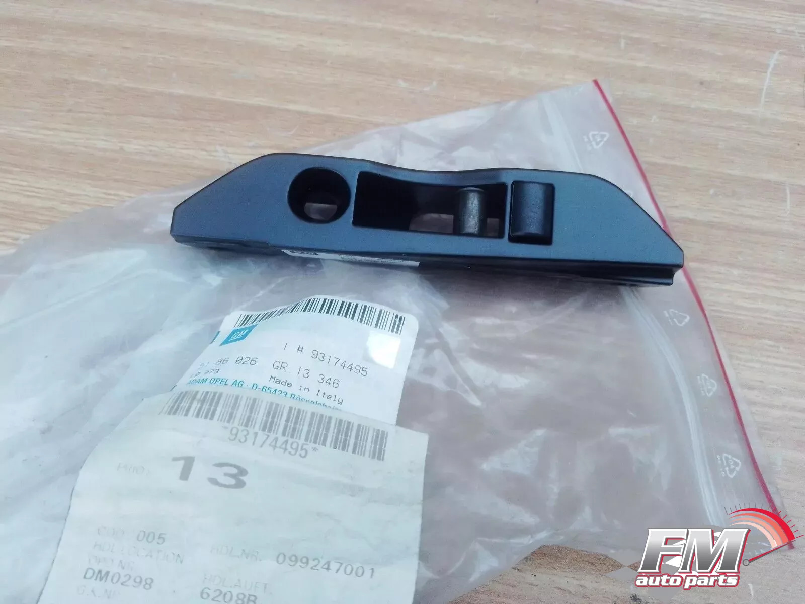 Windscreen Frame Lock Striker Right fits Opel Vauxhall Astra G Convertible F67 93174495 Windscreen Frame Lock Striker Right fits Opel Vauxhall Astra G Convertible F67 93174495