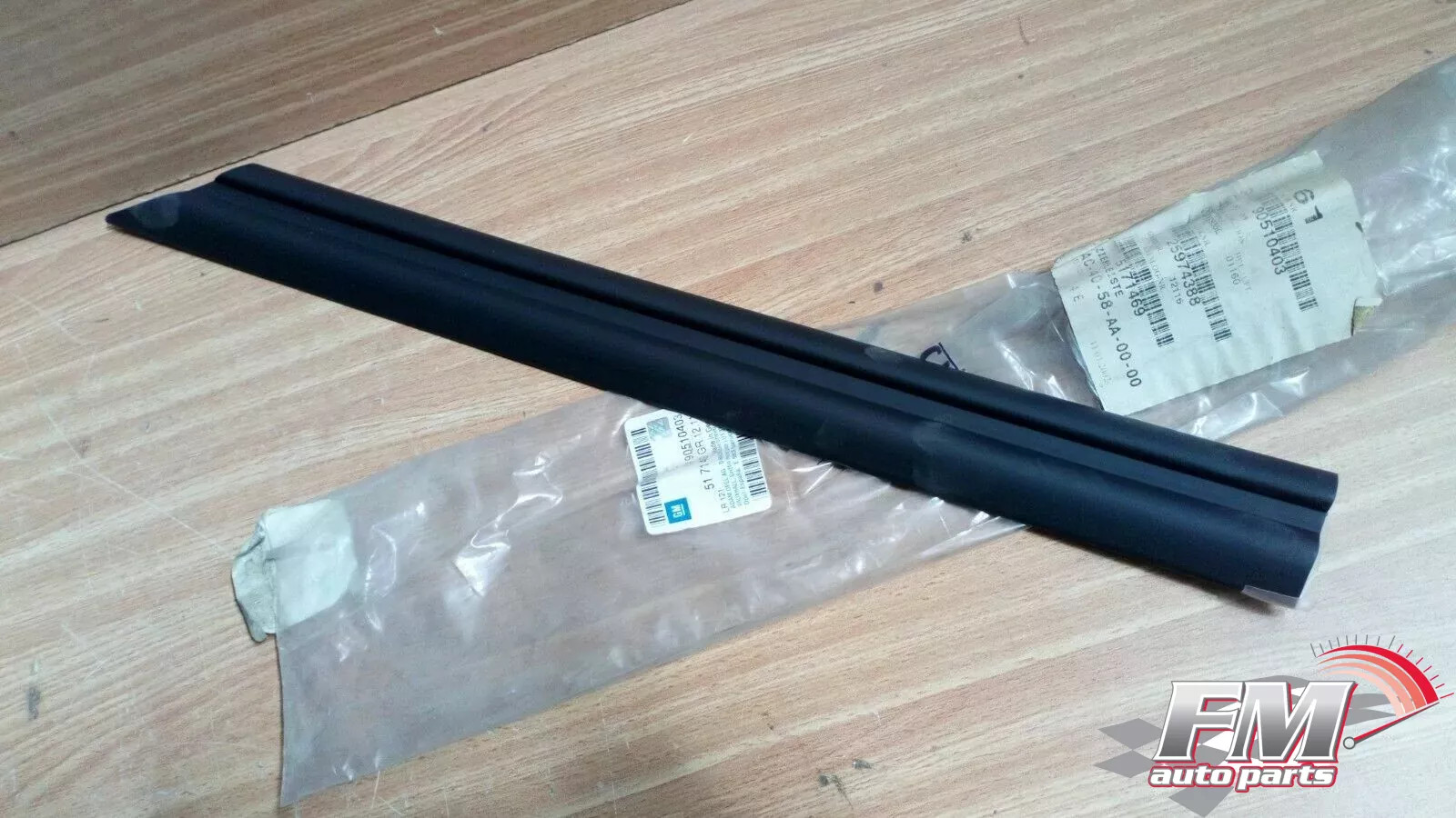 Moulding Rear Left Side fits Opel Vauxhall Astra F GSi 90510403 Genuine Moulding Rear Left Side fits Opel Vauxhall Astra F GSi 90510403 Genuine