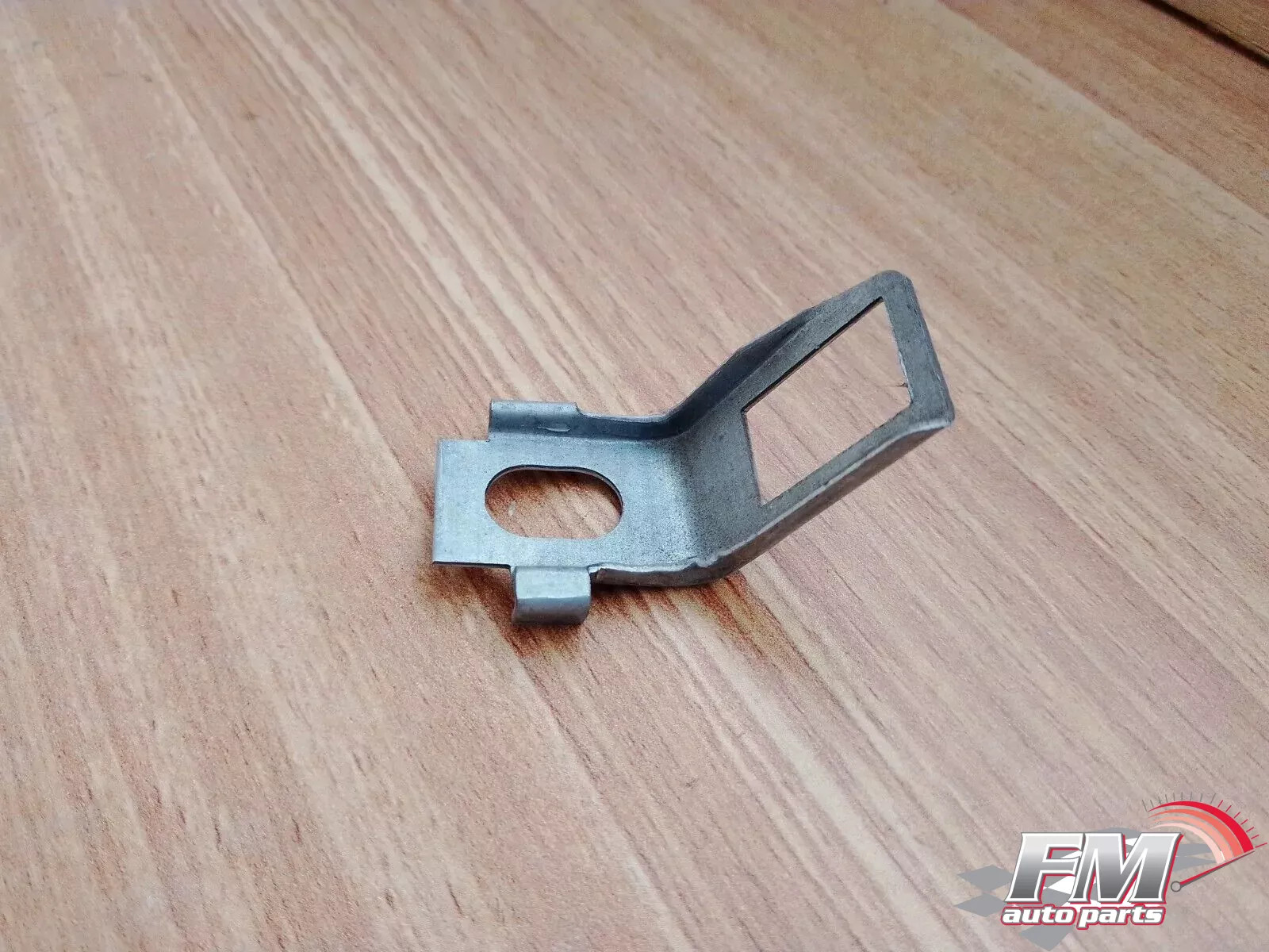 Radiator Grill Bracket Left fits Opel Vauxhall Astra F GSi 90450035 Genuine Radiator Grill Bracket Left fits Opel Vauxhall Astra F GSi 90450035 Genuine