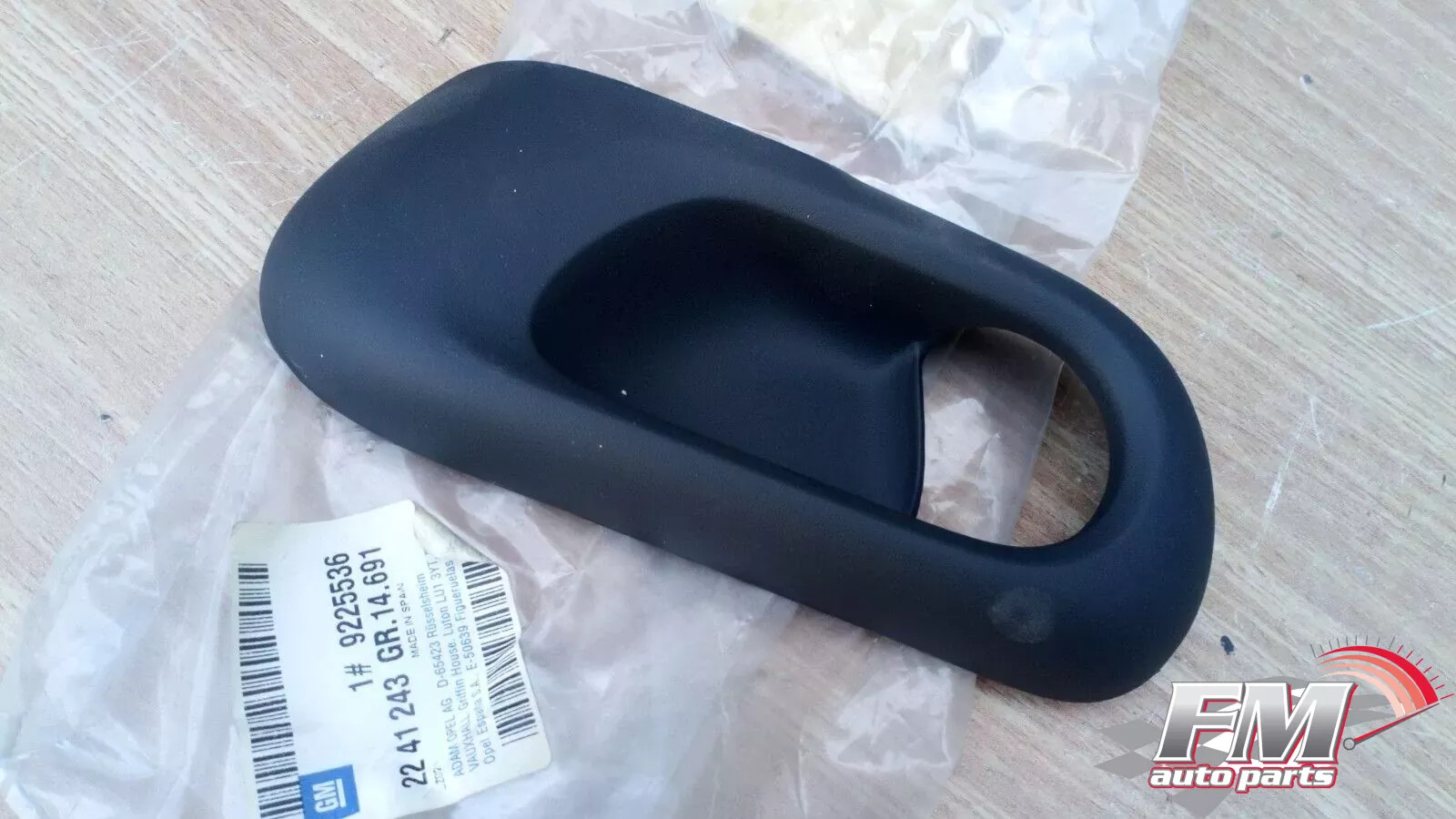 Door Handle Bezel Front Left fits Opel Vauxhall Corsa C 9225536 Genuine Door Handle Bezel Front Left fits Opel Vauxhall Corsa C 9225536 Genuine