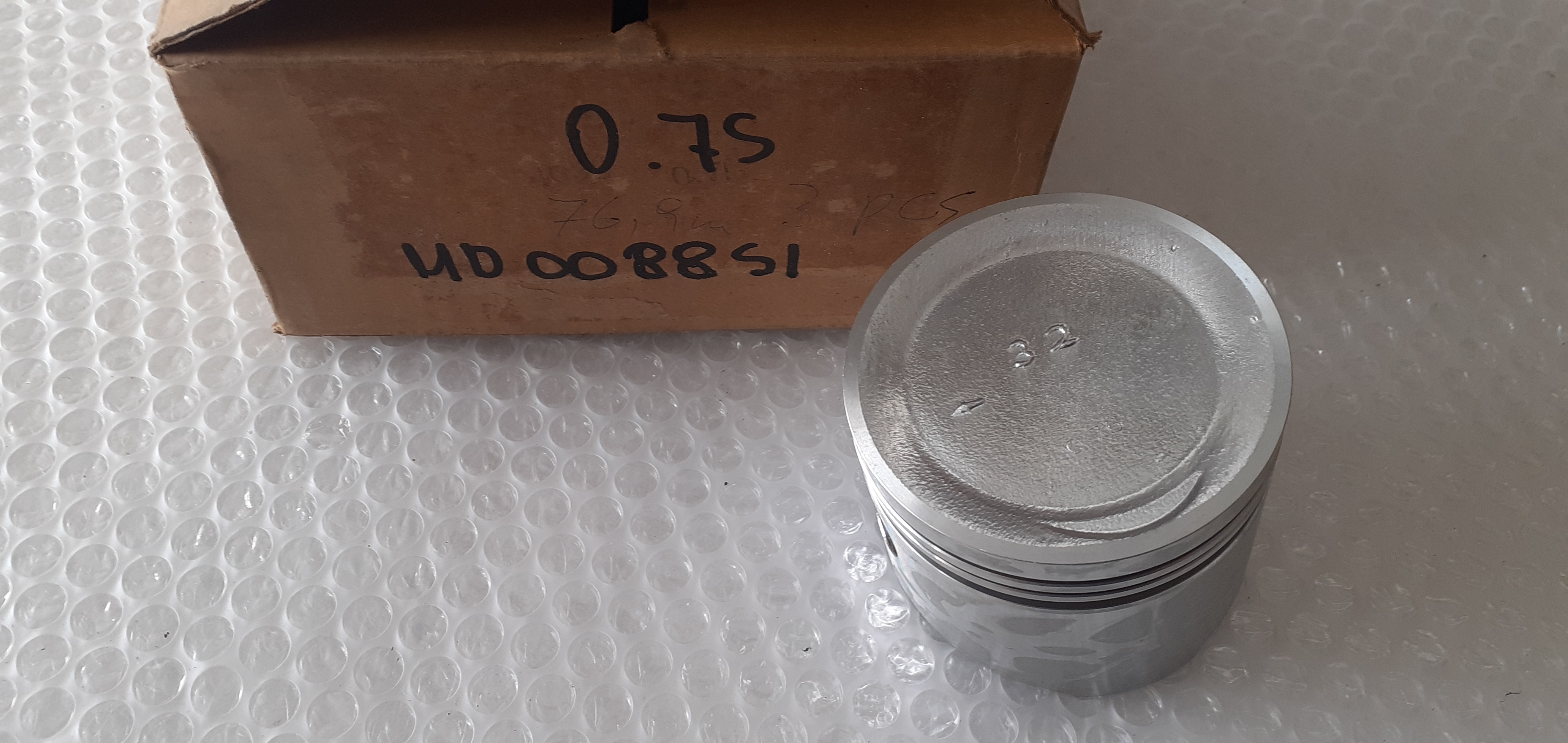 4x Pistons fits Mitsubishi 4G32 77.65 Bore Oversize 0.75mm MD008851 4x Pistons fits Mitsubishi 4G32 77.65 Bore Oversize 0.75mm MD008851