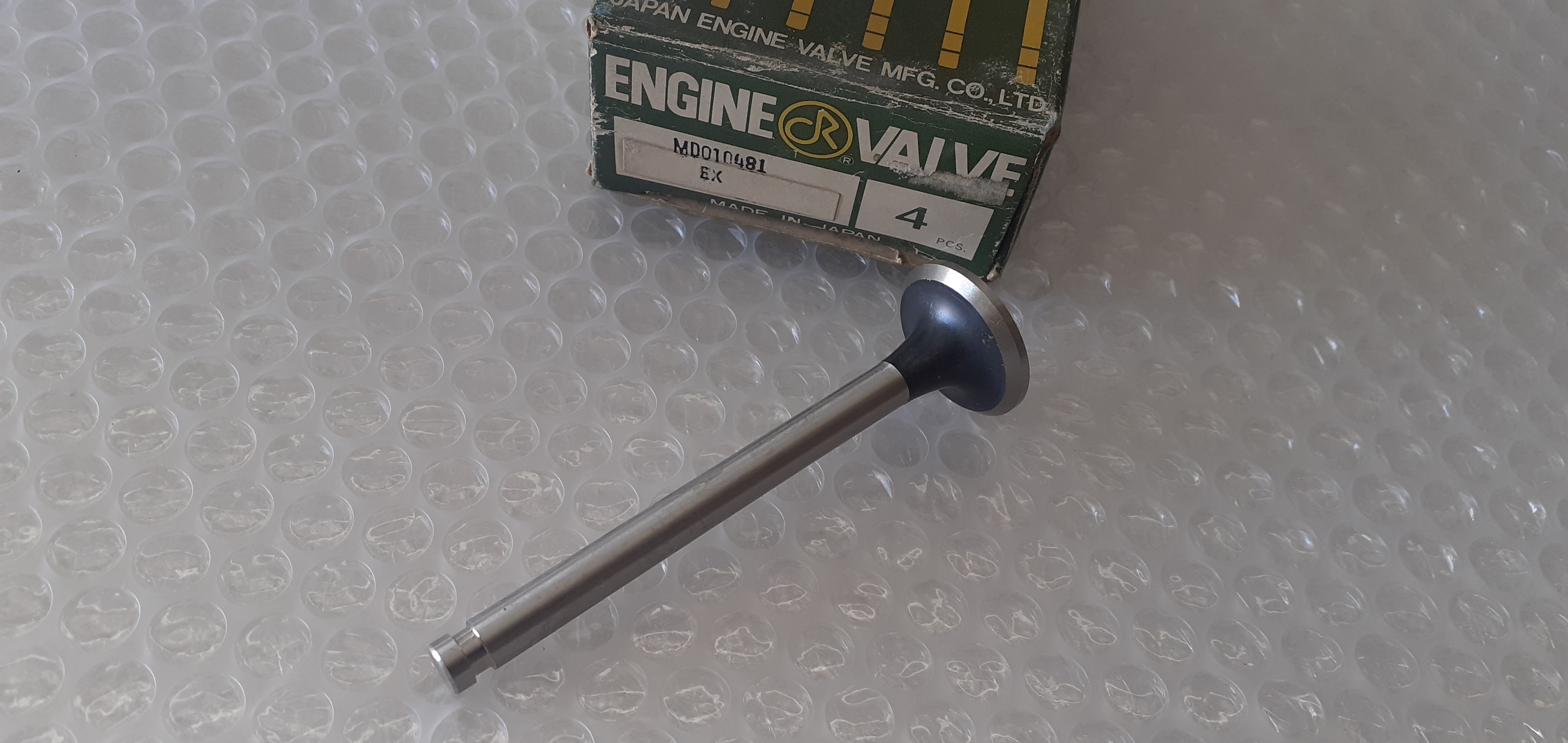 4x Exhaust Valve fits Mitsubishi 4G41 4G42 29x8x100.90 MD010481